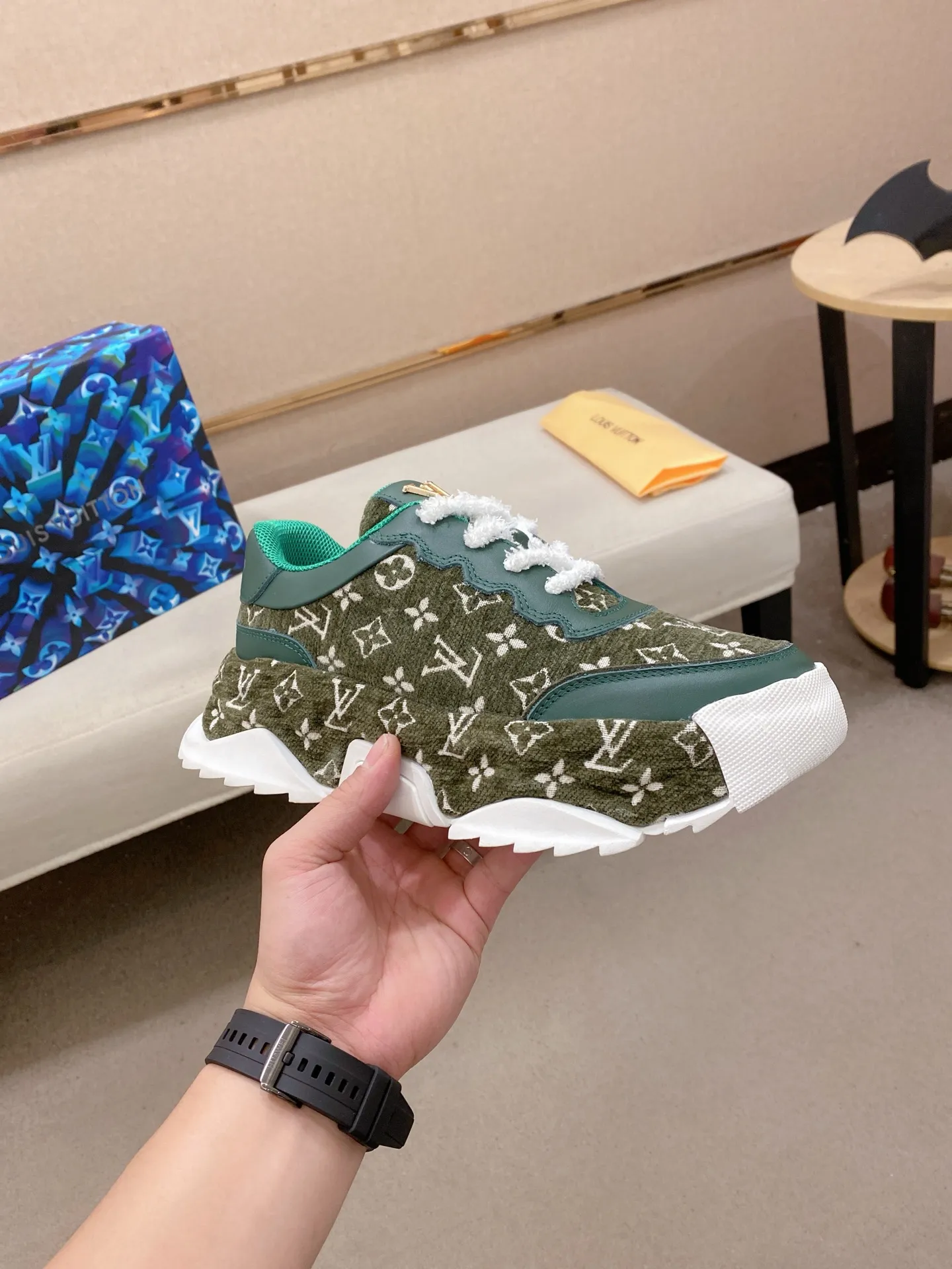 Factory price 600💰 Louis Vuitton (Louis Vuitton/lv) official website 1:1 copy 👊🏻Upper 🇮🇹Imported cowhide🇩🇪Lining imported breathable mesh lining. The original outsole is molded to reflect the identity of every man, and the upper foot is elegant and stable🚶🏻🚶🏻The high-end custom counter original replica📯The shoe last remains unchanged regardless of wind and rain, and can withstand the verification of time🔍️,🔵 Size: 39-45. Can be customized 38-46 non-refundable and non-exchangeable!